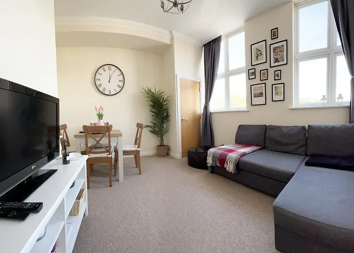 Cosy Town Centre Close To Beach